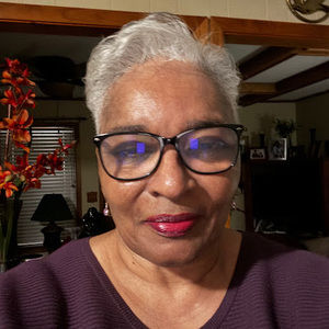 Meet your Posher, Regina y.